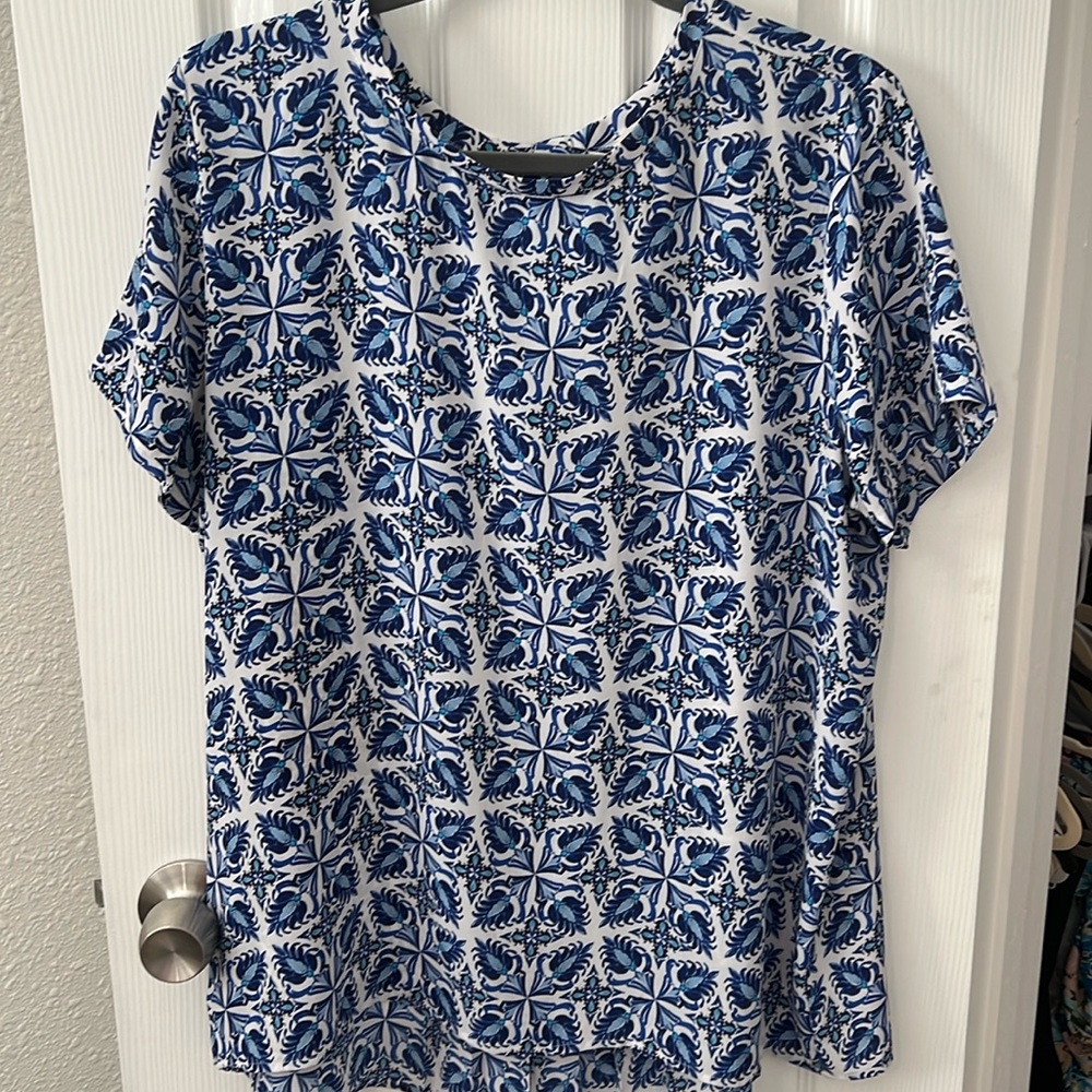 LOFT Blue and White Printed Short Sleeve Blouse